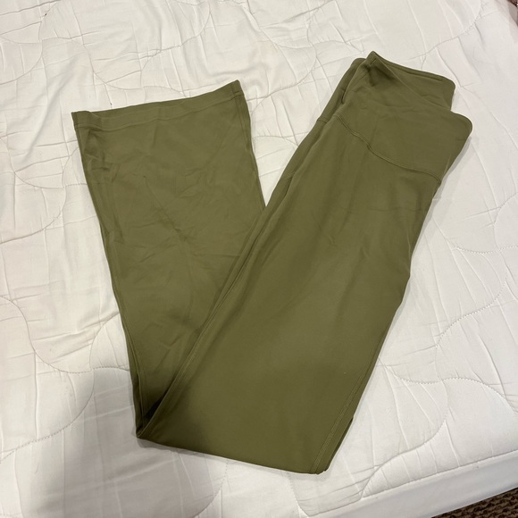 Lululemon bronze green groove pant size 10 NWOT - Picture 2 of 3